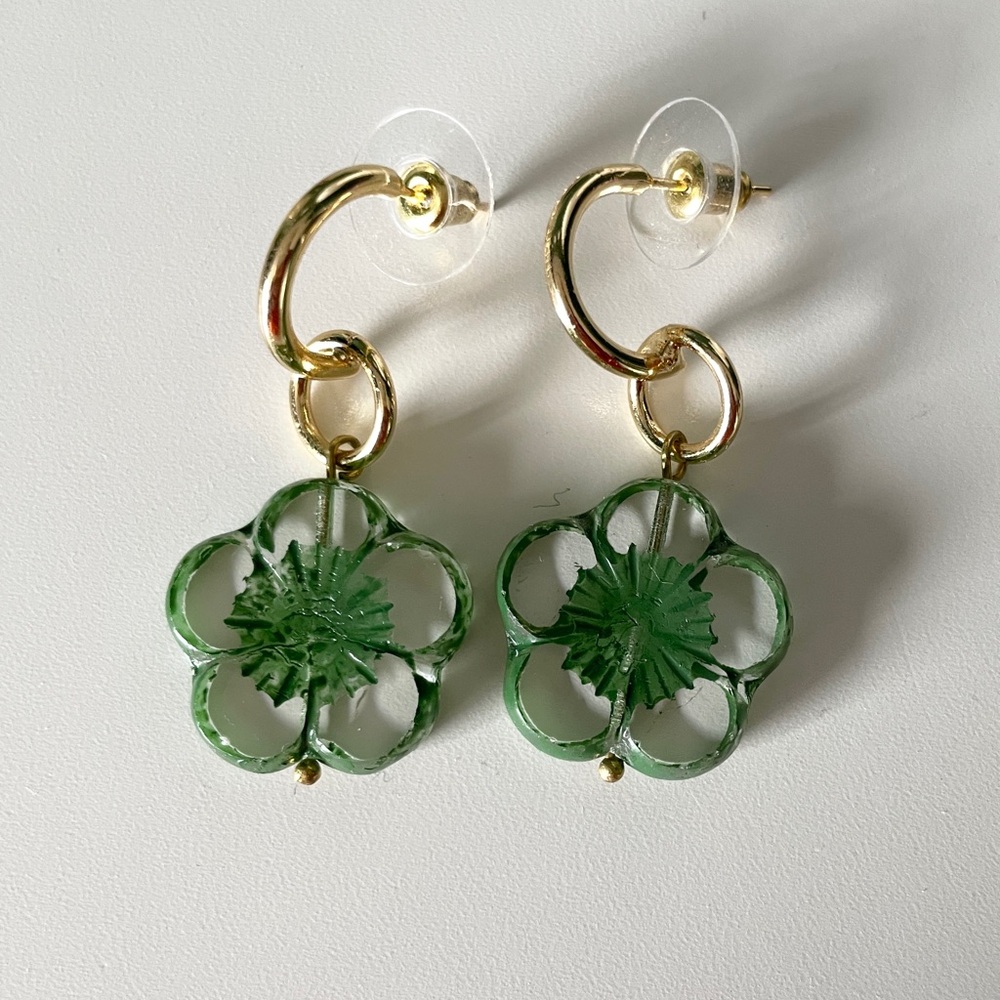 Bang Bang Bijoux vintage green glass bead earrings